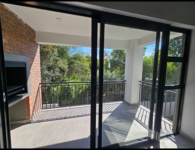 3 BEDROOM APARTMENT FOR SALE IN BRYANSTON